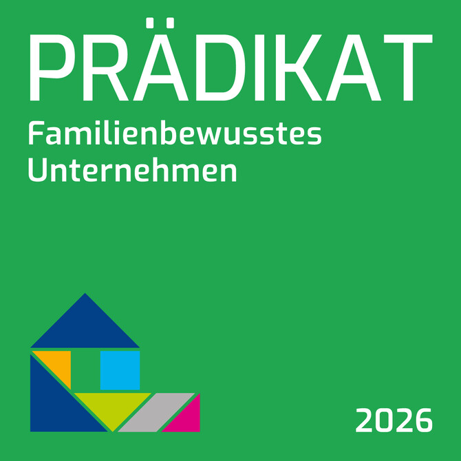 grünes Logo Prädikat Familienbewusstes Unternehmen 2026 mit farbigen Symbol